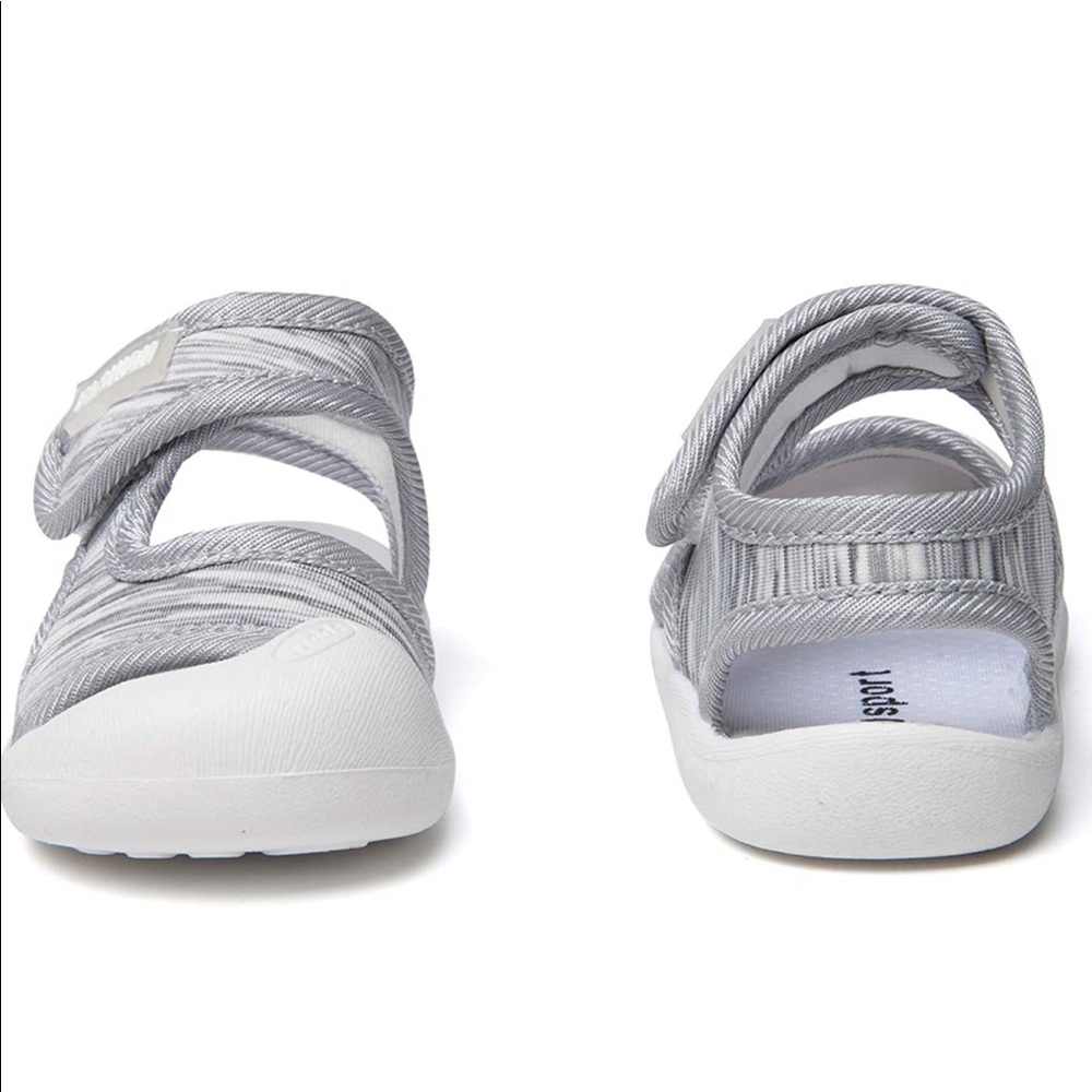 NWOT BOYS AND GIRLS SPORT SANDALS OPEN TOE BEACH